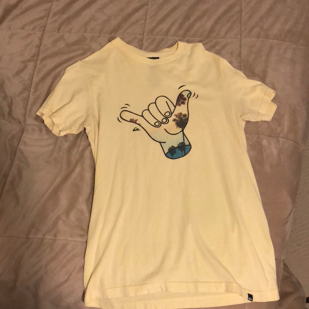 WORN ONCE Beachy Quiksilver Shaka-design T-shirt
